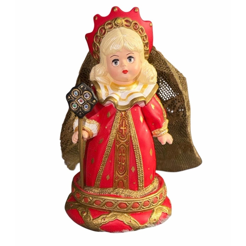 1999 The Red Queen Hallmark Ornament Alice in Wonderland Madame Alexander